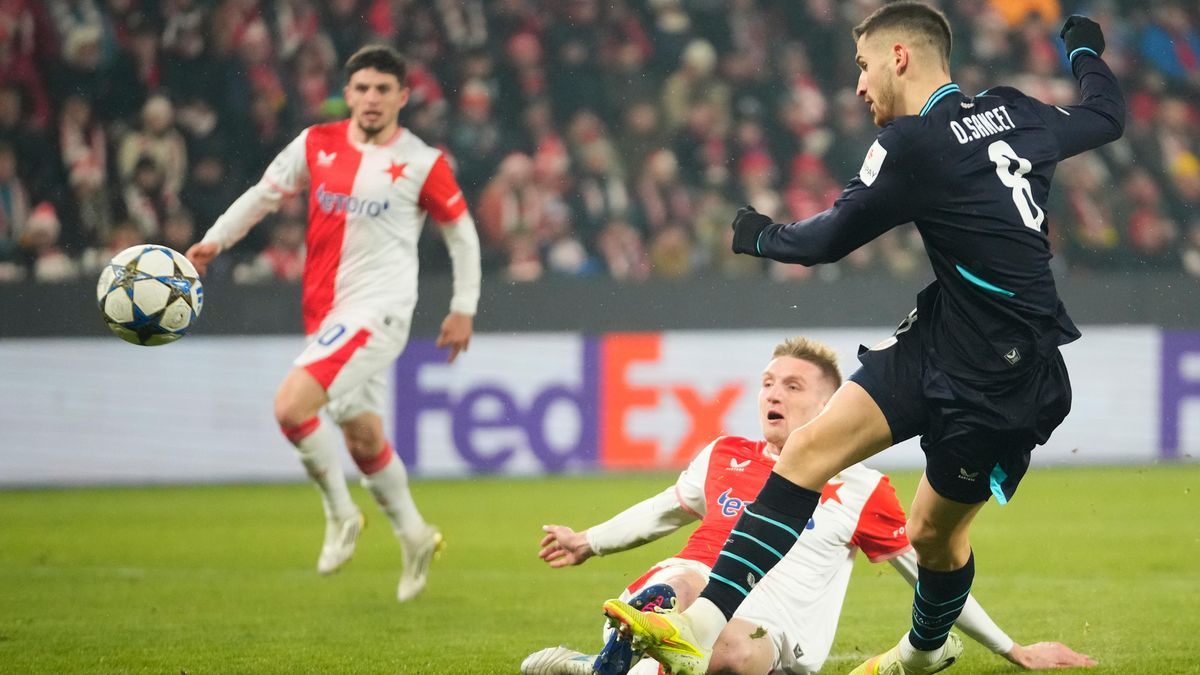 FOTBAL ONLINE: Slavia zažívá těžké chvíle, Staněk však čaruje