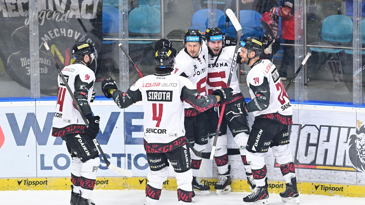 HOKEJ ONLINE: Další rána pro Hradec, Sparta opět udeřila. Brno se prosadilo hned po pauze. V Budějovicích se prodlužuje