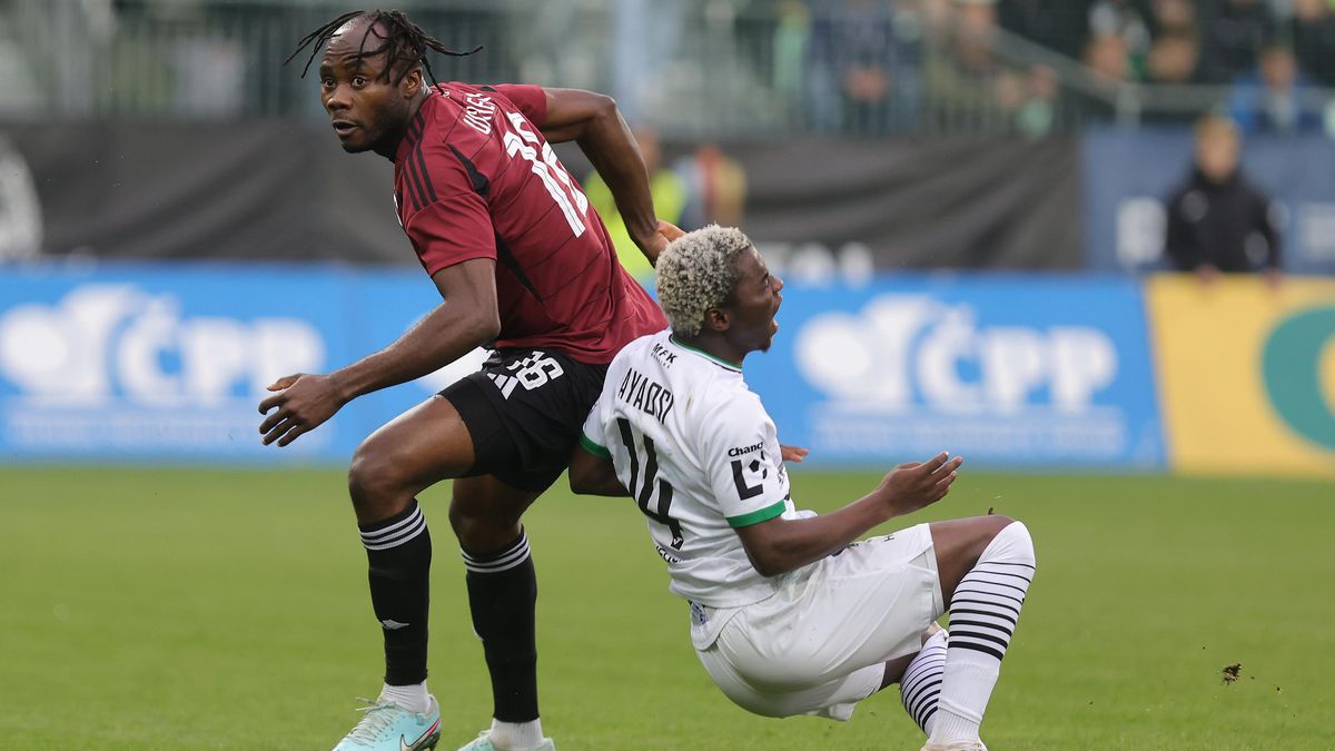 ŤUKES: Expertovi vadí řízný stoper Sparty. Něco je tvrdá hra, ale něco už zákeřnost