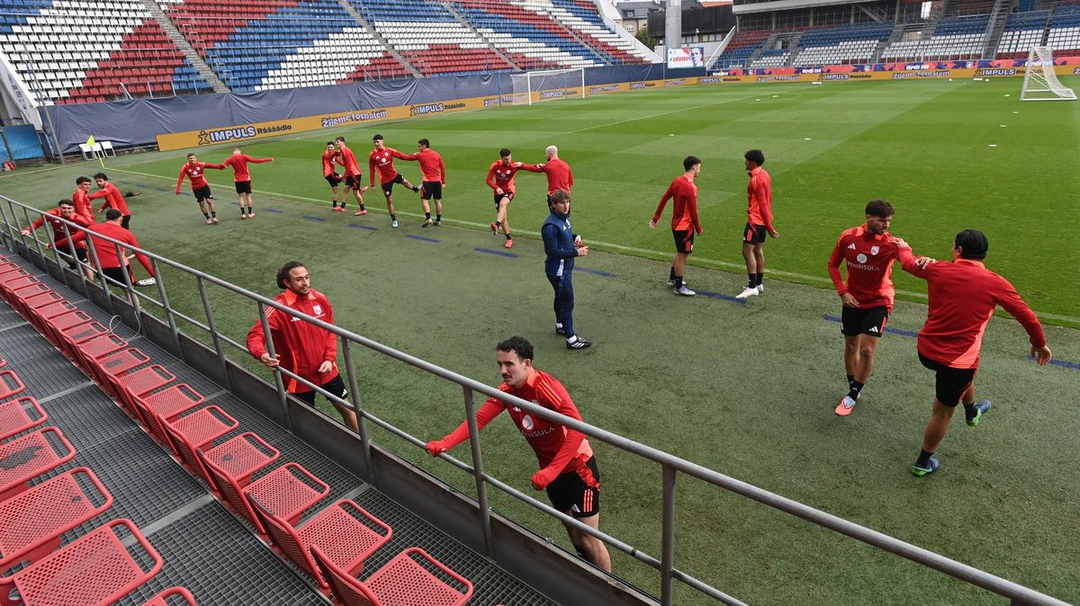 Fotbalový trpaslík věří proti Česku v zázrak. I Nedvěd před ním varoval