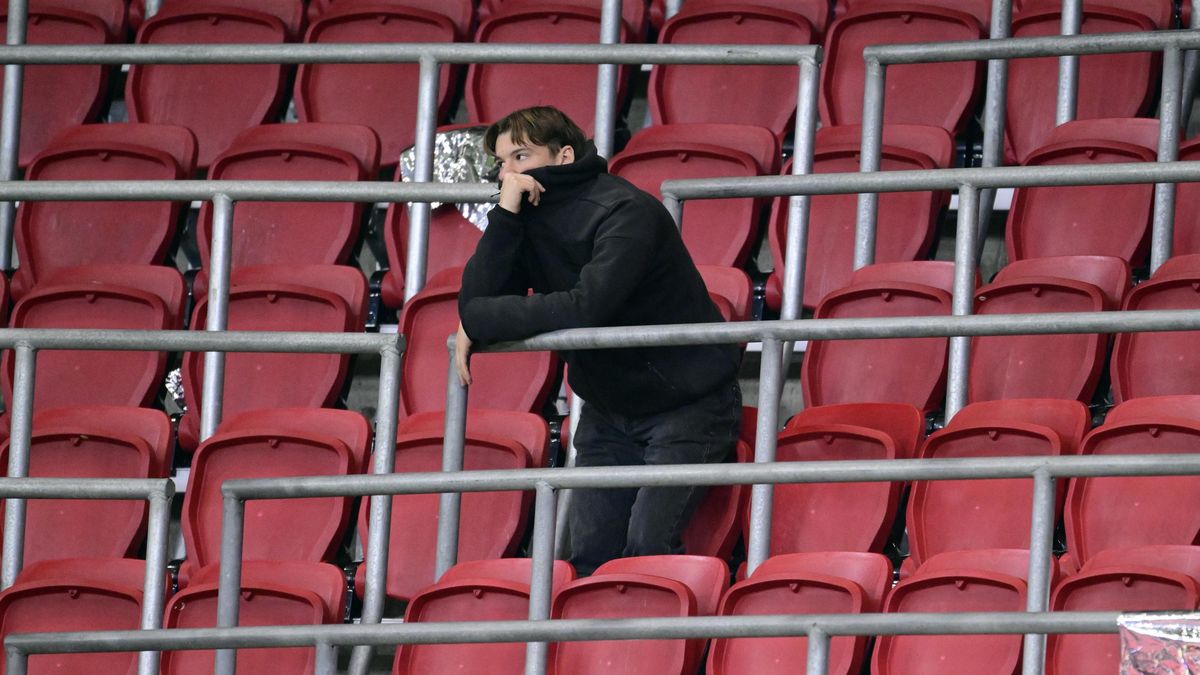 Čecha vytlačil čtyřicátník, slavná značka tápe. Fandové se po dalším fiasku v Lize mistrů bouří