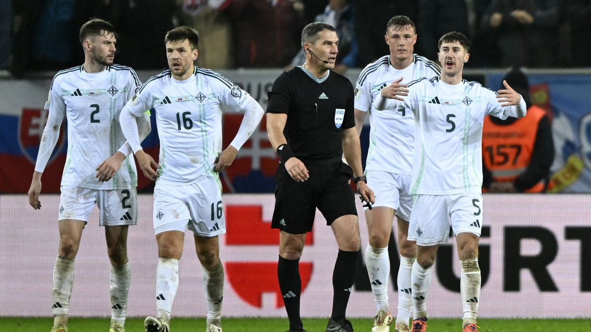 Gól neměl platit, vyloučení je vtip! Soupeř Slovenska běsní po prohře