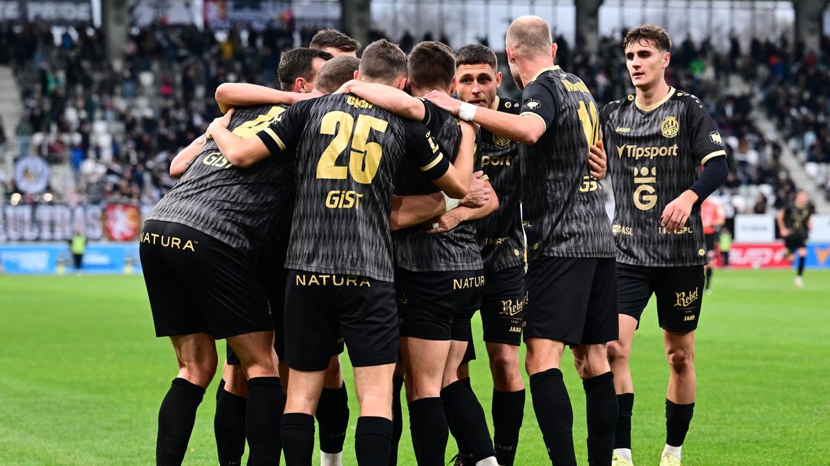 FOTBAL ONLINE: Zlín odmítl vyrovnání, Boleslav drží vedení. Hradec demoluje Slovácko