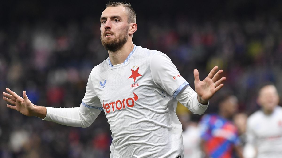 FOTBAL ONLINE: Nevídaná přestřelka v Plzni pokračuje, náskok Slavie se tenčí! Sparta znovu selhala