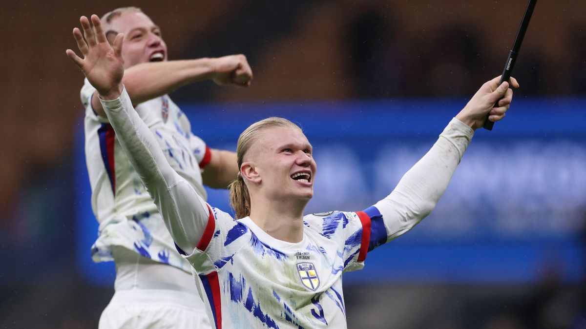 Vůbec nechápu, proč mě chytal za zadek, líčil Haaland bizarní moment. Pak zničil Italy