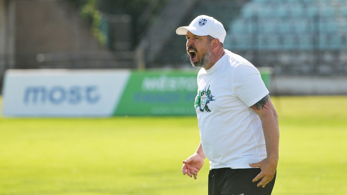 Mobily pryč! Horváth vymyslel v kabině speciální fígl. Týmu ze třetí ligy zařídí Brazilce