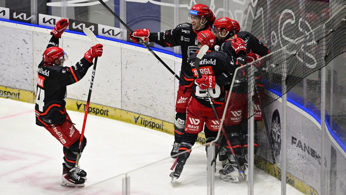 HOKEJ ONLINE: Gólové hody v Hradci! O2 arena jásá. Třinec otáčí, Kometa musí dotahovat