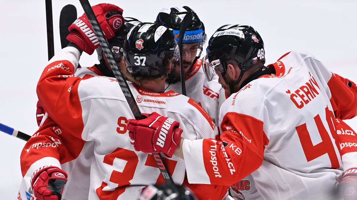 HOKEJ ONLINE: Olomouc odskakuje Kladnu! Gólové hody v Hradci a Budějovicích, Sparta rozdrtila Vary