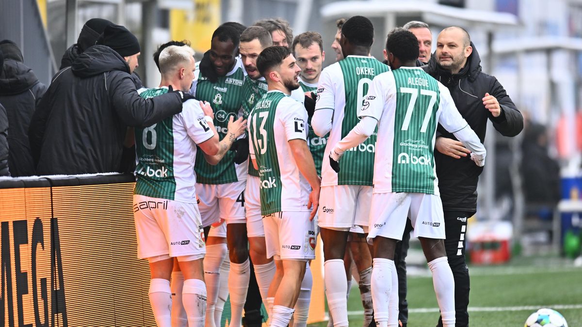 FOTBAL ONLINE: Jablonec hraje v deseti! Dotahuje se na Spartu. Olomouc vede, Boleslav rychle srovnala