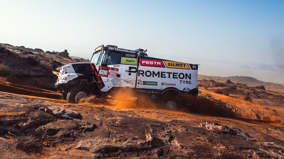 DAKAR ONLINE: Lopraisovi chybí minuta k vedení, Macík stahuje náskok Nizozemce