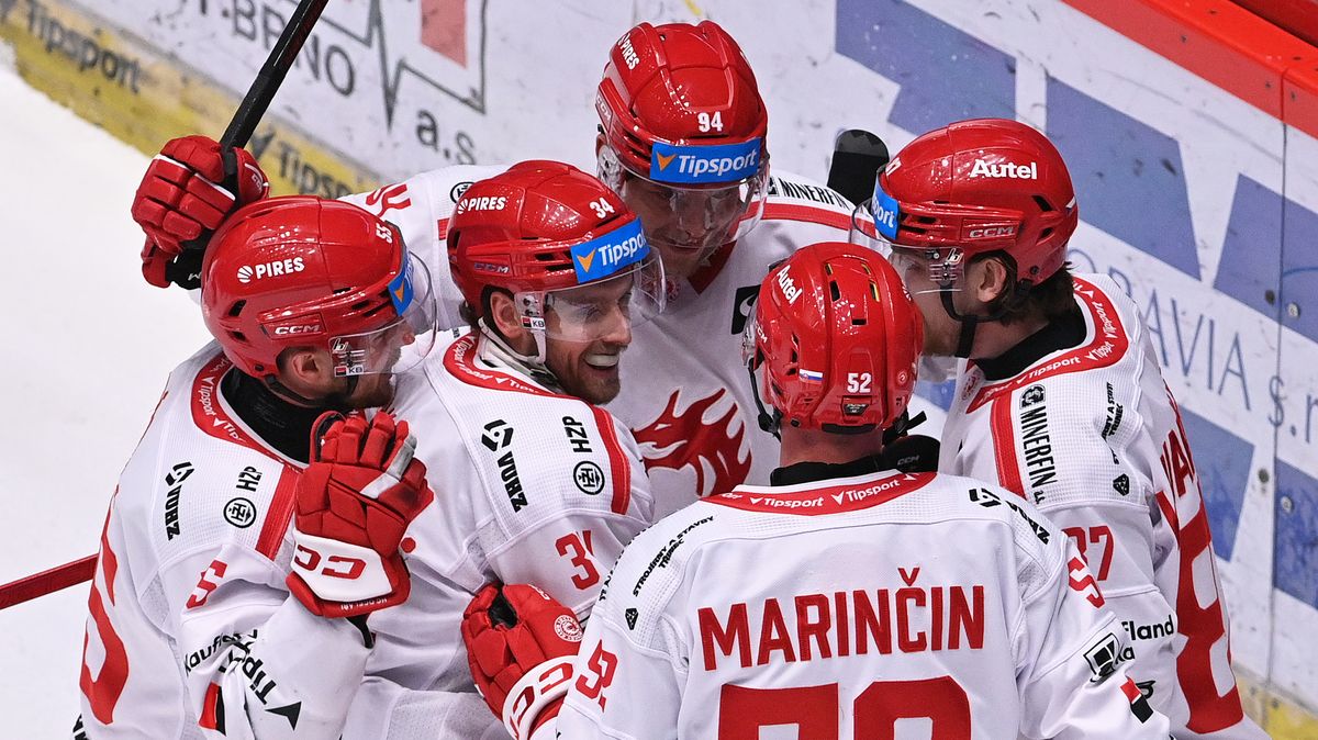 HOKEJ ONLINE: Videomomenty. Rozjetý Třinec na ledě dominuje, Vary po střídání gólmana korigují