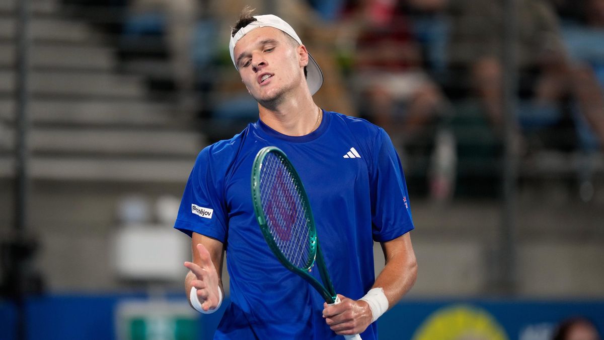 TENIS ONLINE: Menšík hoří! Čechům se semifinále vzdaluje
