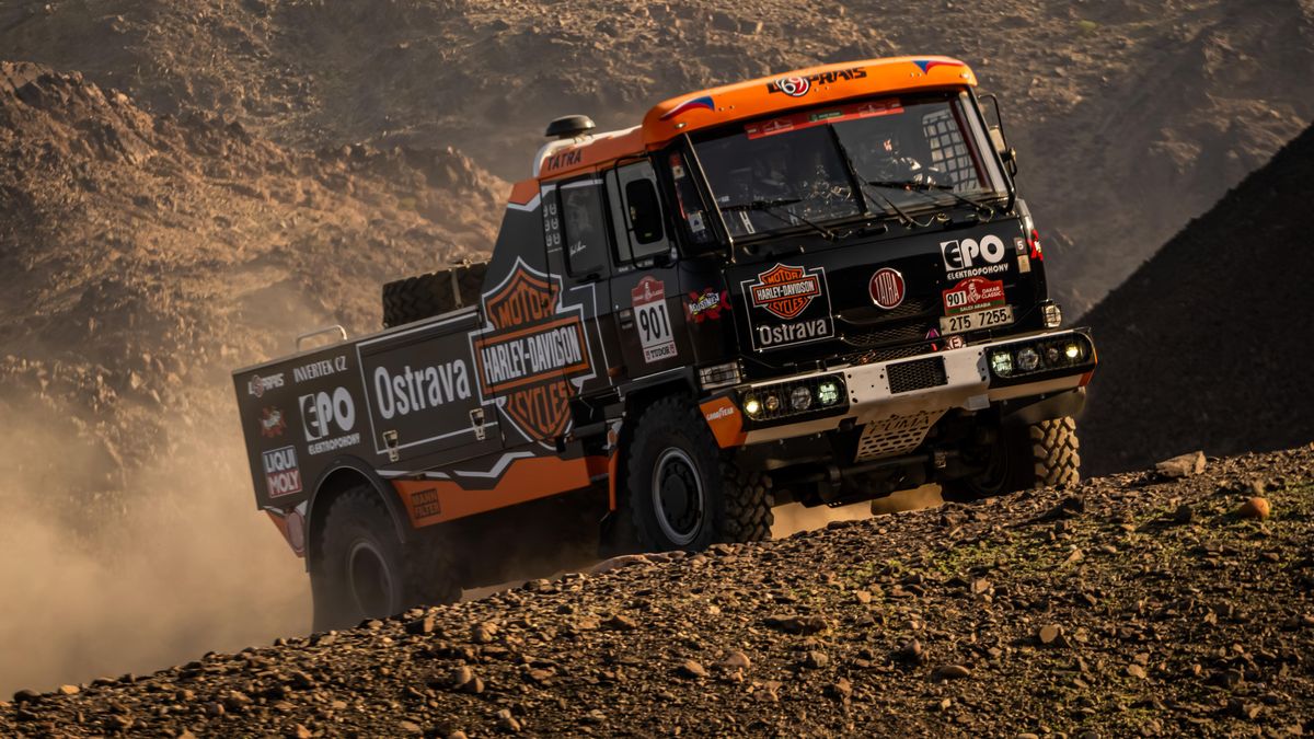 DAKAR ONLINE: Prokop opět poráží Loeba i Attíju, velký boj v kamionech