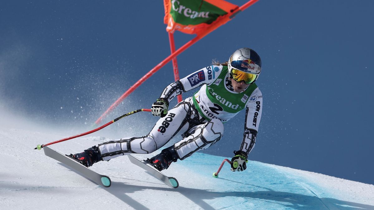 Ledecká se po pádu vrátila k závodům. Jen jednou v sezoně skončila ve sjezdu lépe