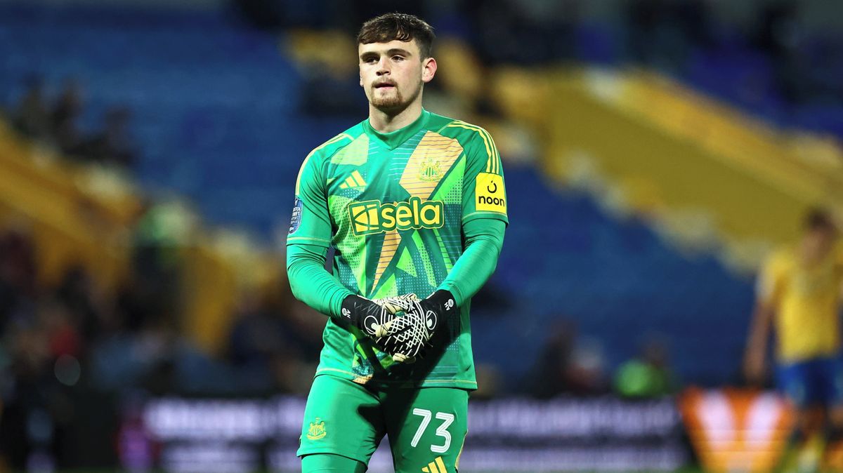 Výjimečný gól mladého brankáře. Trefa z vlastní poloviny obletěla internet