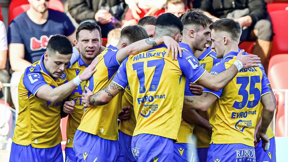 FOTBAL ONLINE: Jablonec se může dotáhnout na Spartu, Teplice vedou. Na Letnou míří Baník