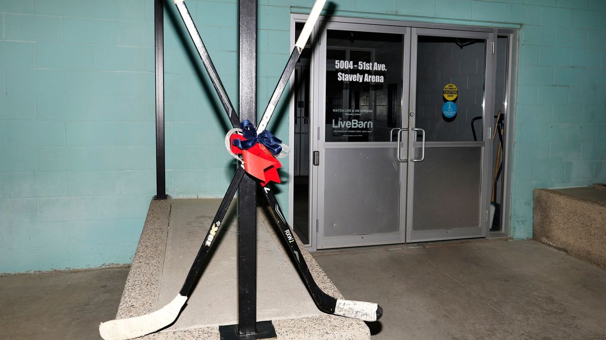 Kanadou otřásla tragédie mladých hokejistů. V Calgary truchlila celá hala