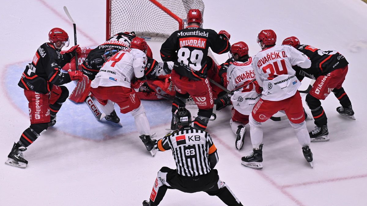 HOKEJ ONLINE: Videomomenty. Třinecký gól nezvrátila ani trenérská výzva, Oceláři kráčí za mečbolem