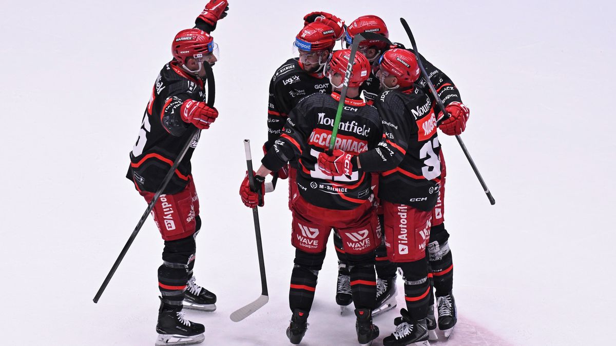 HOKEJ ONLINE: Videomomenty. Mountfield otevírá v Třinci skóre