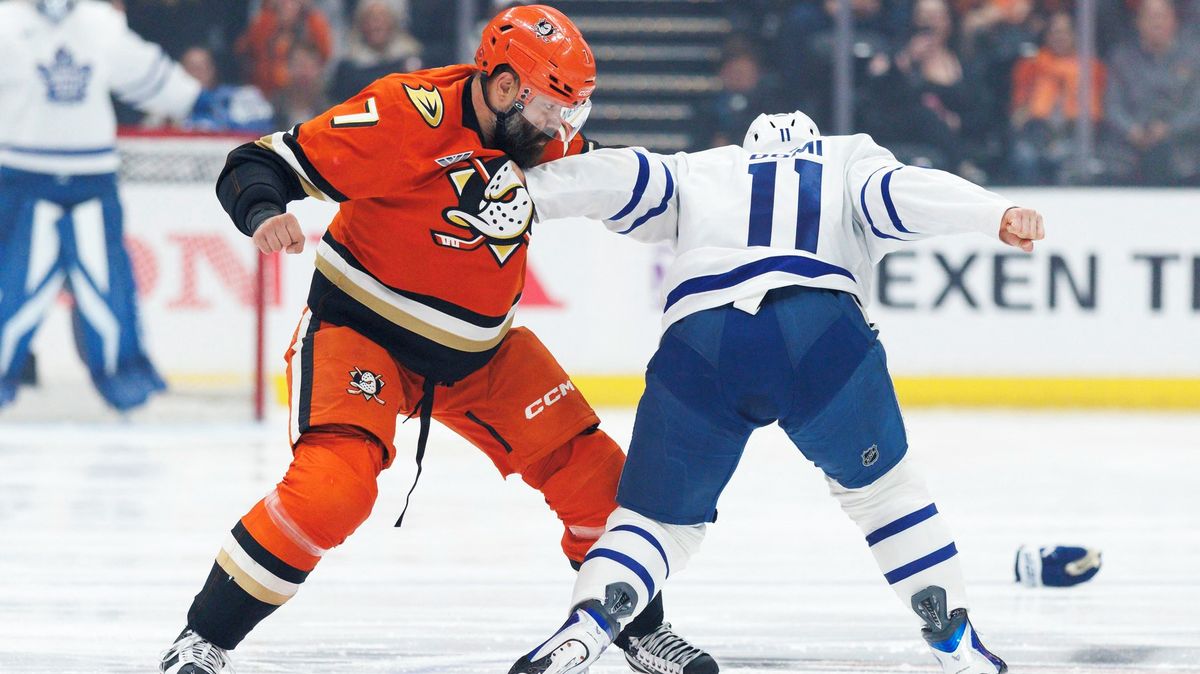 Zraněný Gudas si šel pro nakládačku. Toronto prahlo po pomstě a nahánělo českého kapitána