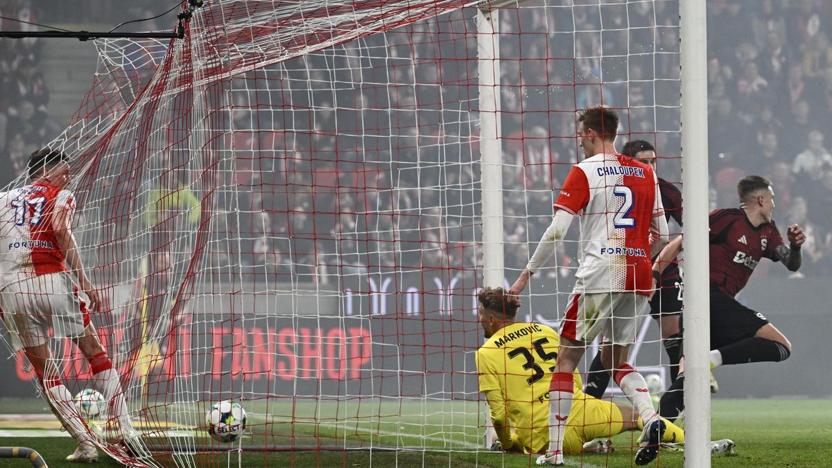 Irský zvěd na derby v Edenu: Tohle se u nás nevidí. Ještěže reprezentace nepřemluvila Trpišovského!