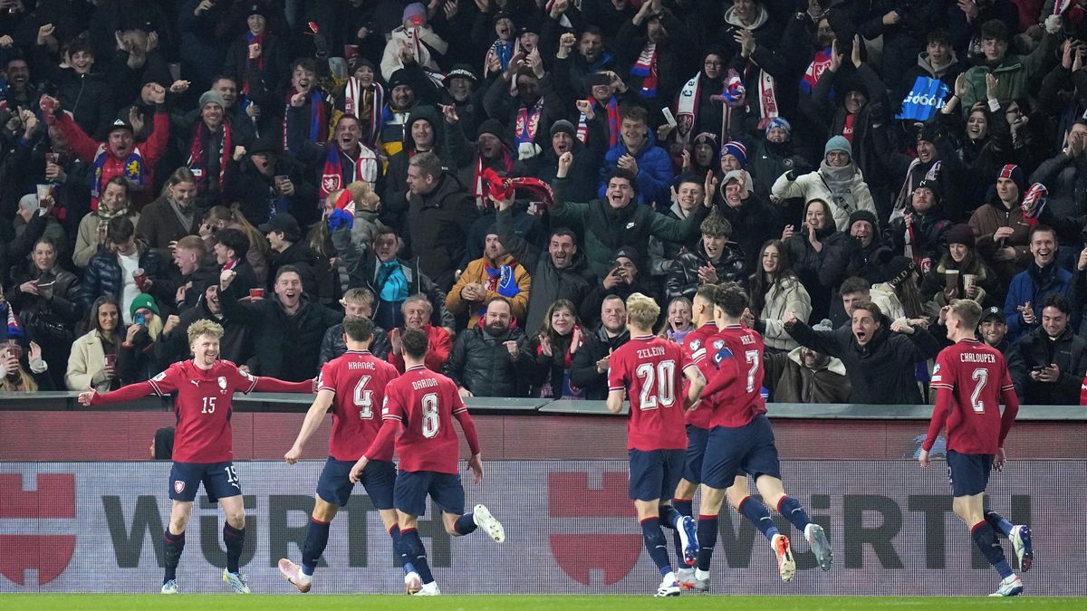 FOTBAL ONLINE: Čechy žene za postupem na MS vyprodaná Letná. Ve druhém poločase hájí hubený náskok