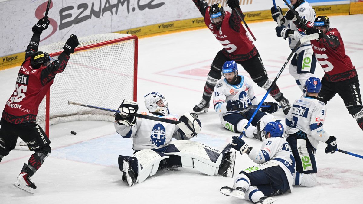 HOKEJ ONLINE: Videomomenty. Sparta v závěru srovnala, bitvu s Kladnem o čtvrtfinále rozhoduje prodloužení!