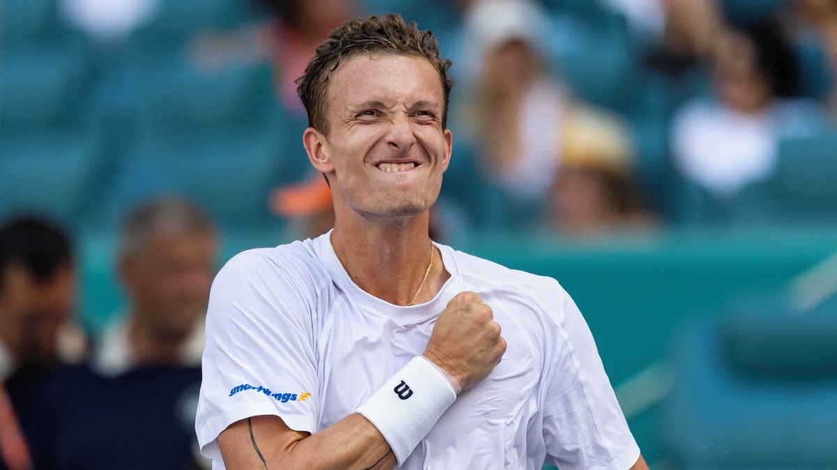 Přítelkyně slzela, Lehečkovi tleskal i soupeř. V Miami řádí česká smršť