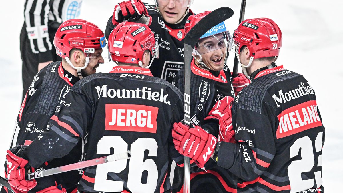 HOKEJ ONLINE: Sparta v boji o první čtyřku dostává lekci! Třinec v derby znovu vede, přestřelka v Liberci