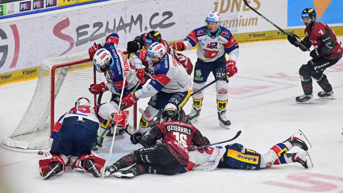 HOKEJ ONLINE: Videomomenty. Pardubice vedou na Spartě, domácí trefili tyč