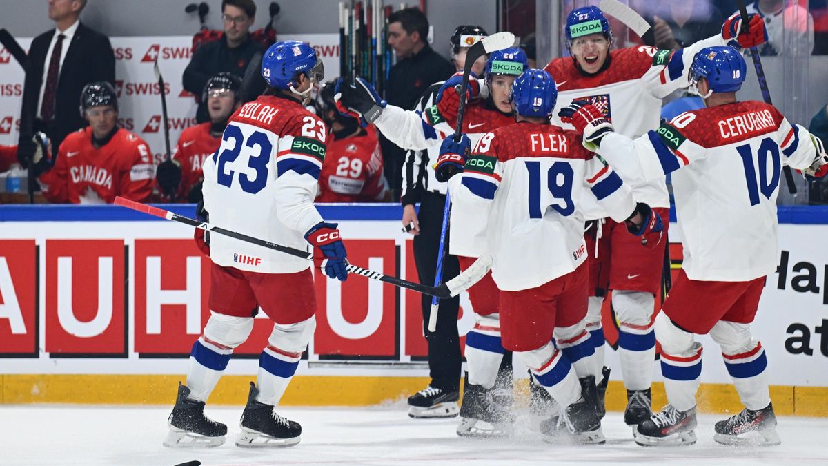 HOKEJ ONLINE: Češi přehrávají Kanadu a drží nadějný náskok. Blýsknul se i brankář Pavlát