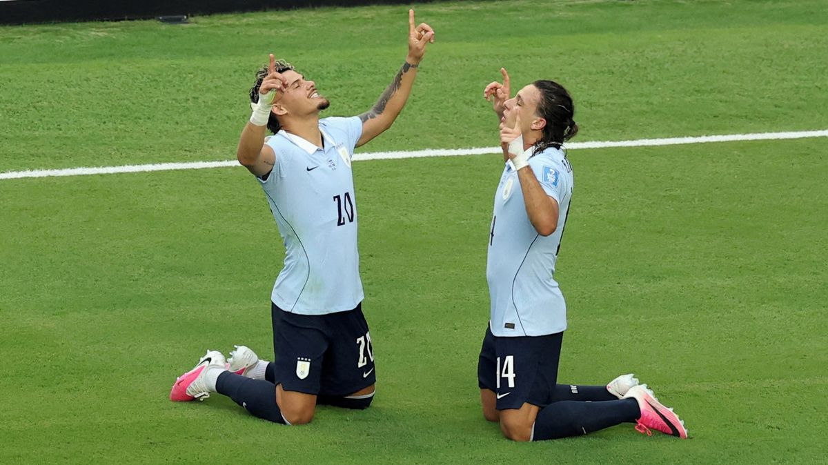 FOTBAL ONLINE: Dva slepené góly a otočka! Uruguay jde proti trpaslíkovi do vedení