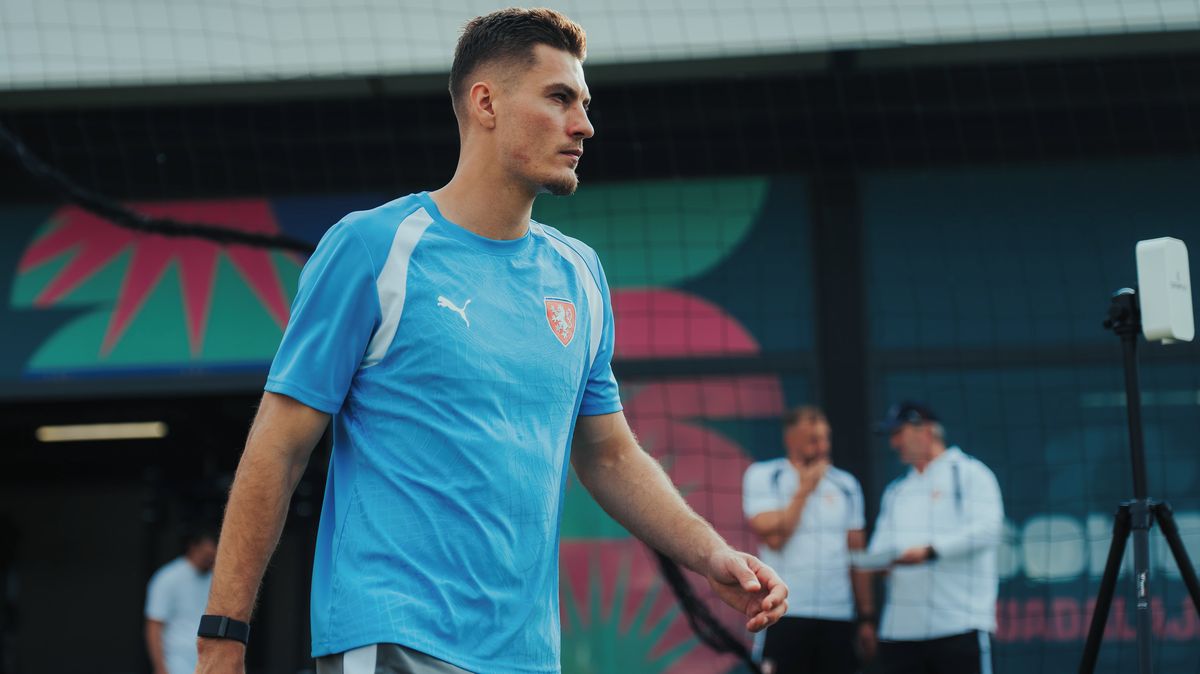 FOTBAL ONLINE: Češi vstoupí do MS, Koubek překvapil základní sestavou