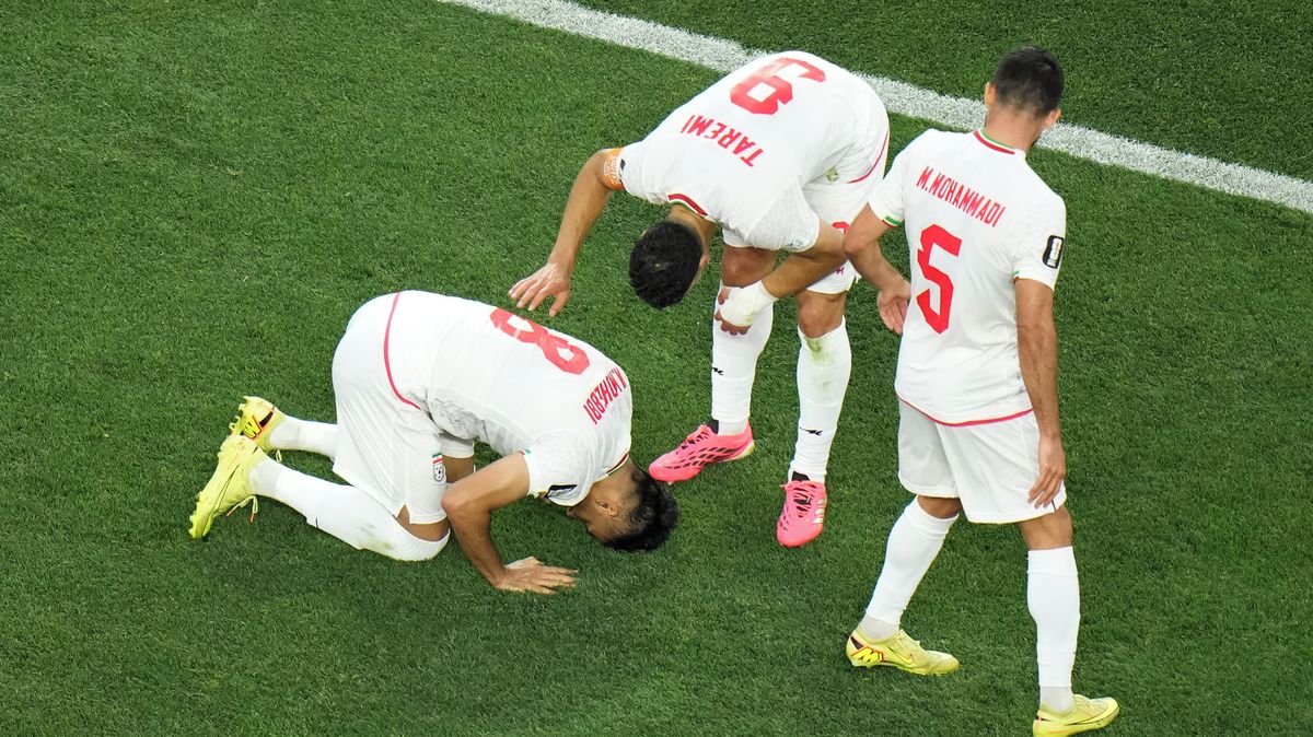 Katastrofa a nefér jednání, naříkají Íránci. Američané je po zápase hnali na letiště, FIFA umlčovala