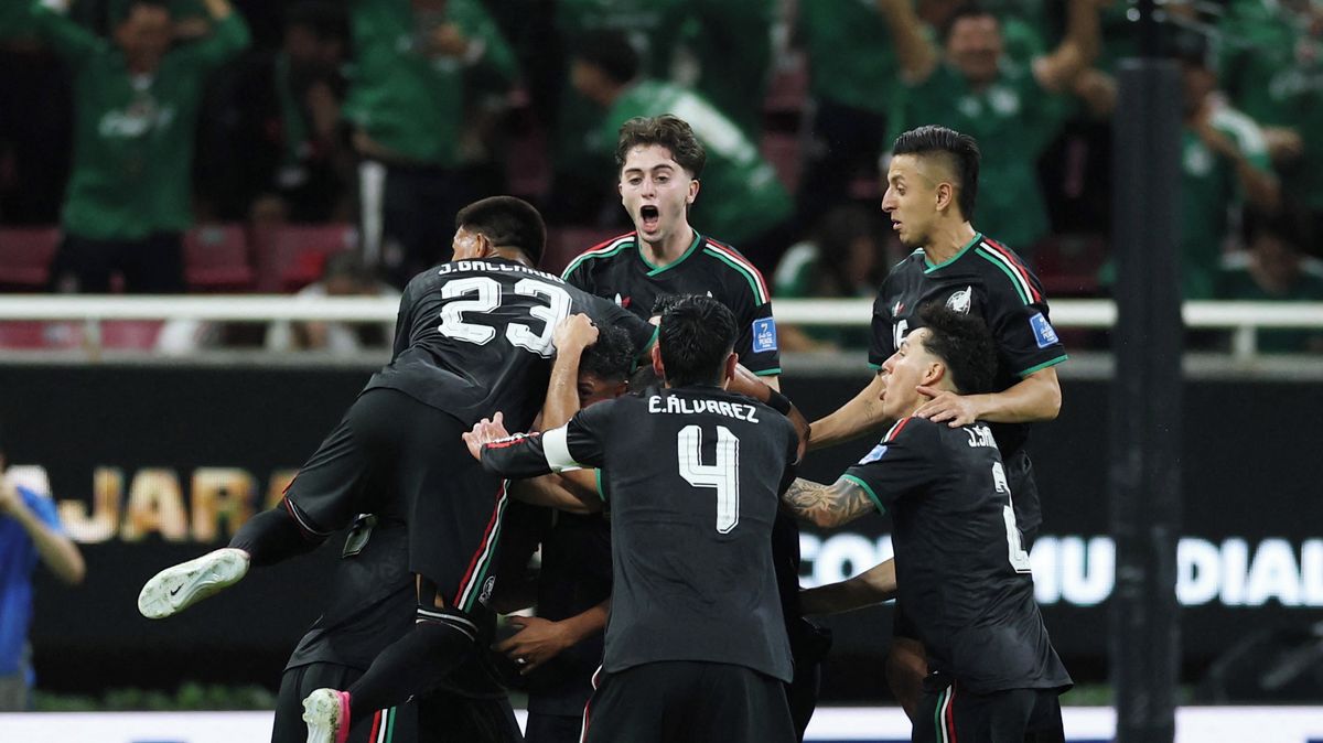 FOTBAL ONLINE: Velká chyba Korejců, do vedení jdou Mexičané