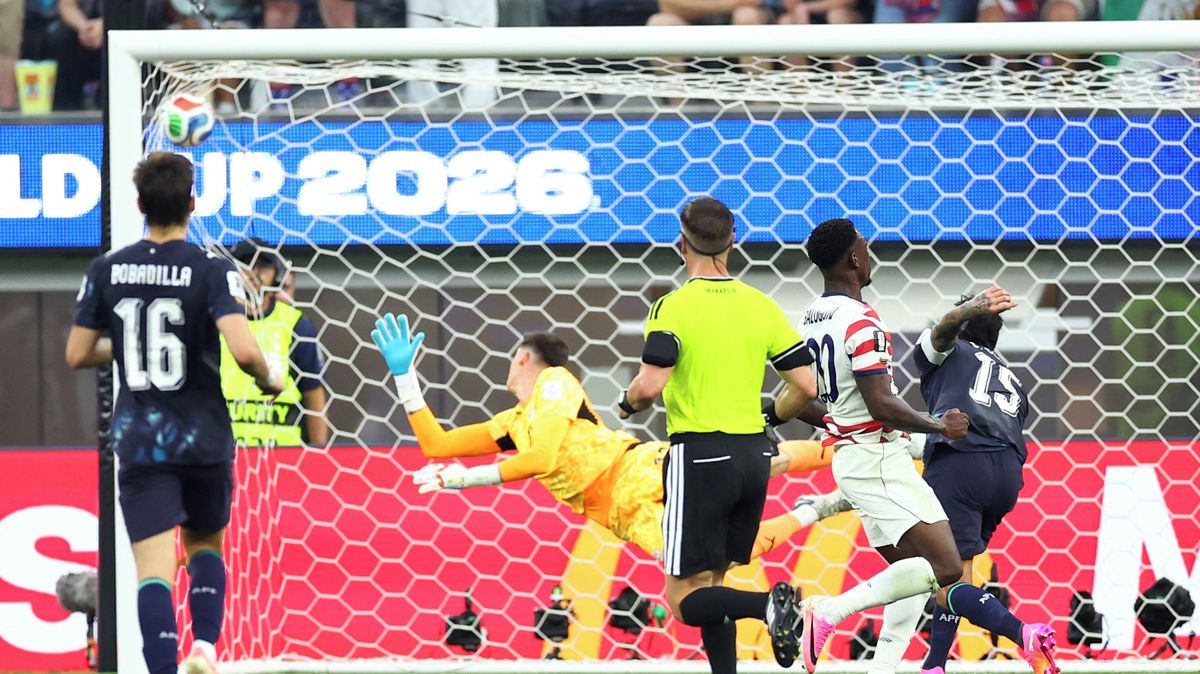 FOTBAL ONLINE: Poločas snů. Namlsaní Američané přidali další gól