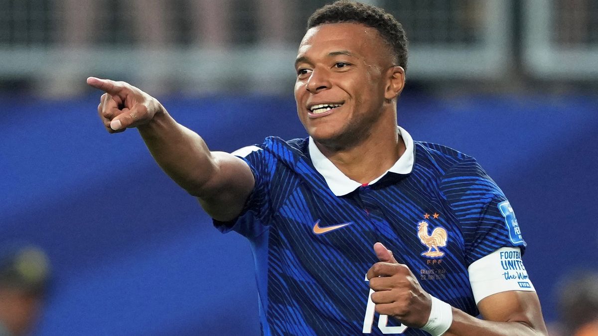 FOTBAL ONLINE: Francie dominuje, řádí Mbappé!