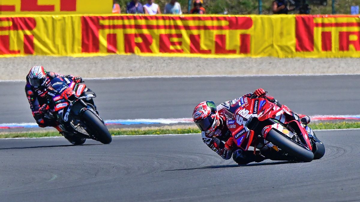 MOTOGP ONLINE: Salač vyjede z první řady, lídr MotoGP nesmí startovat. Český talent se dostal na pódium