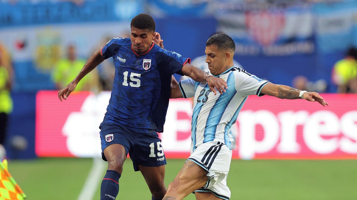 FOTBAL ONLINE: Argentina inkasuje a největší senzace šampionátu nepřestává udivovat!