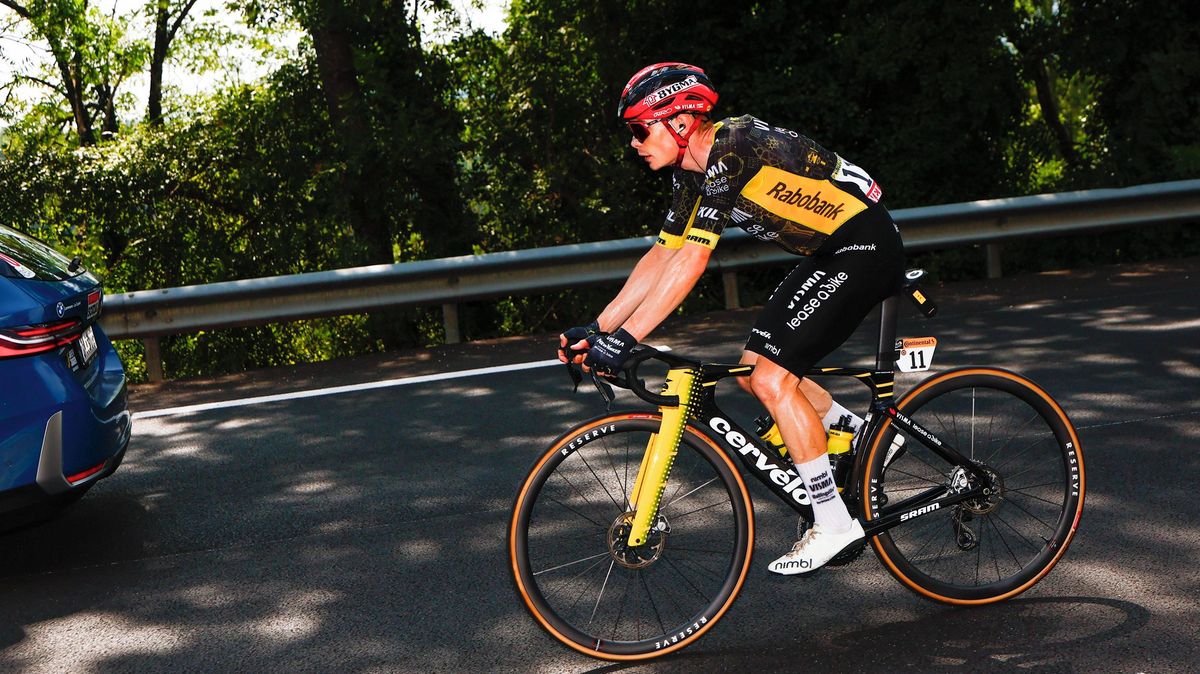 Pohroma na Tour de France. Dvojnásobný šampion po těžkém pádu končí