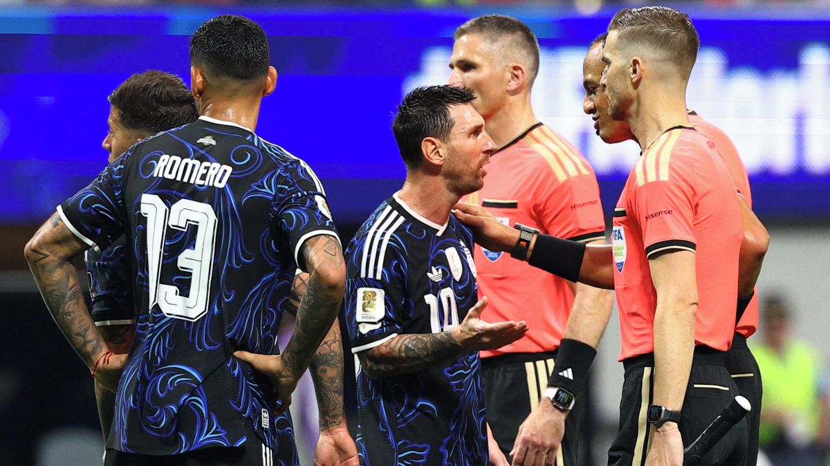 31 špinavých triků Argentiny! V Anglii se po vyřazení ostře pustili do Messiho a spol.