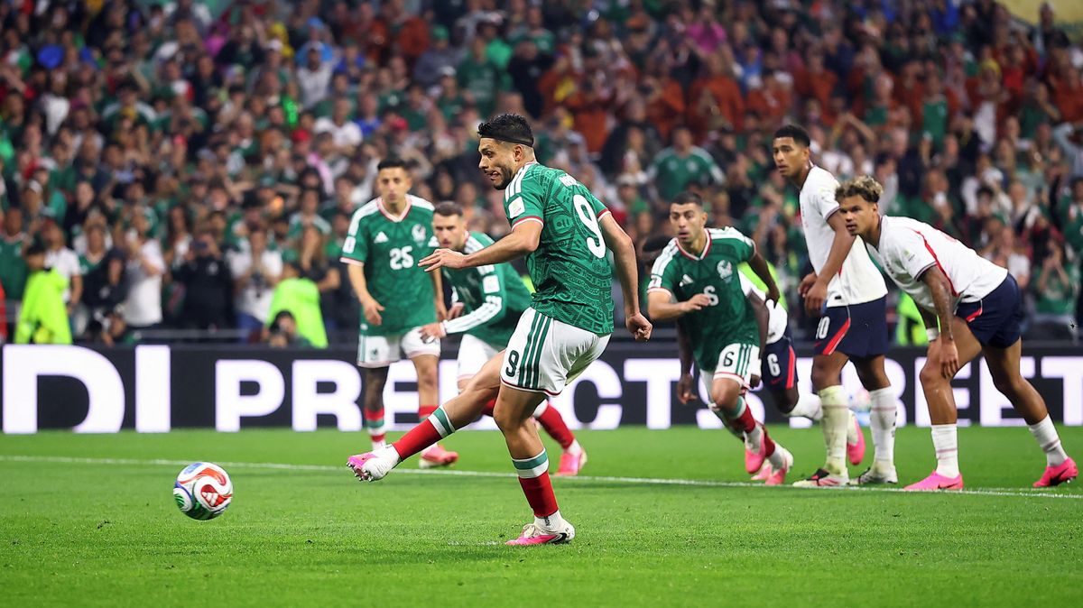 FOTBAL ONLINE: Přestřelka pokračuje. Mexiko z penalty rychle snižuje