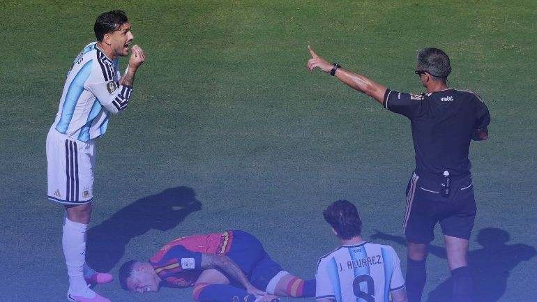 KOMENTÁŘ: Fotbal má logiku. Nečestný a trapný Messi, hnus prohrál