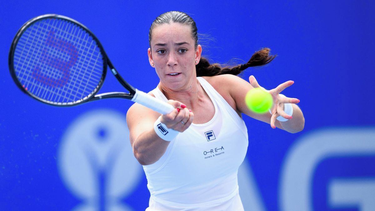 TENIS ONLINE: První sada vrcholí, Valentová v Praze svádí vyrovnanou bitvu o finále s Ukrajinkou