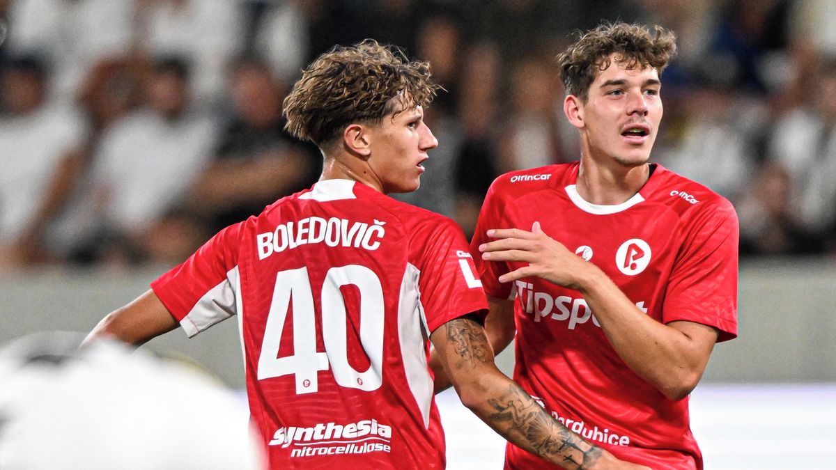 FOTBAL ONLINE: Naděje pro Pardubice, Hradec inkasuje. Slavia dokráčela k jasné výhře, Jablonec udolal Olomouc