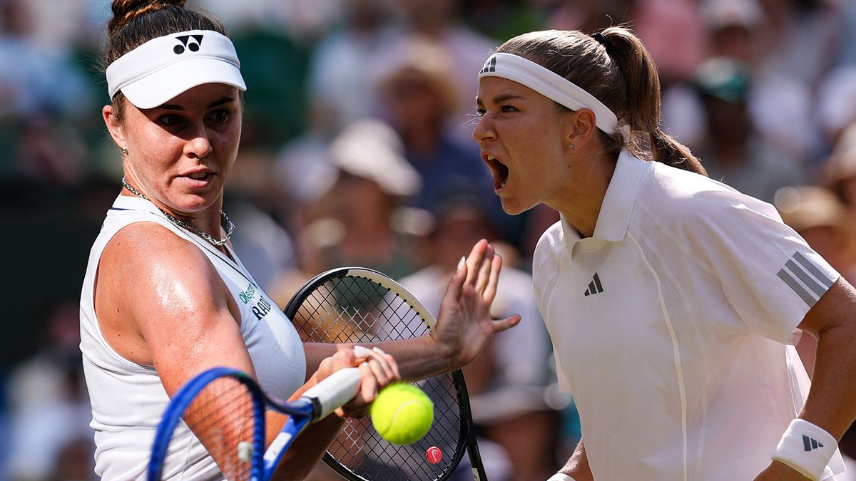 TENIS ONLINE: České finále Wimbledonu je tady. Obě hráčky už jsou na kurtu