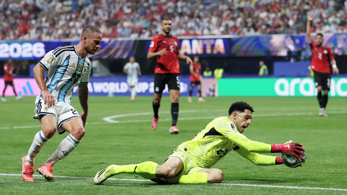 FOTBAL ONLINE: Egypt se podruhé radoval, kvůli faulu ale gól do sítě Argentiny neplatil