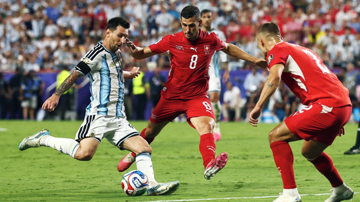 FOTBAL ONLINE: Prodloužení, oslabení Švýcaři čelí obrovskému tlaku Argentinců. Čas se krátí!
