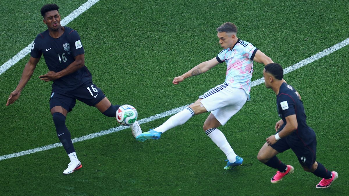 FOTBAL ONLINE: Gól! Belgičané přetavili velký tlak v úvodní trefu