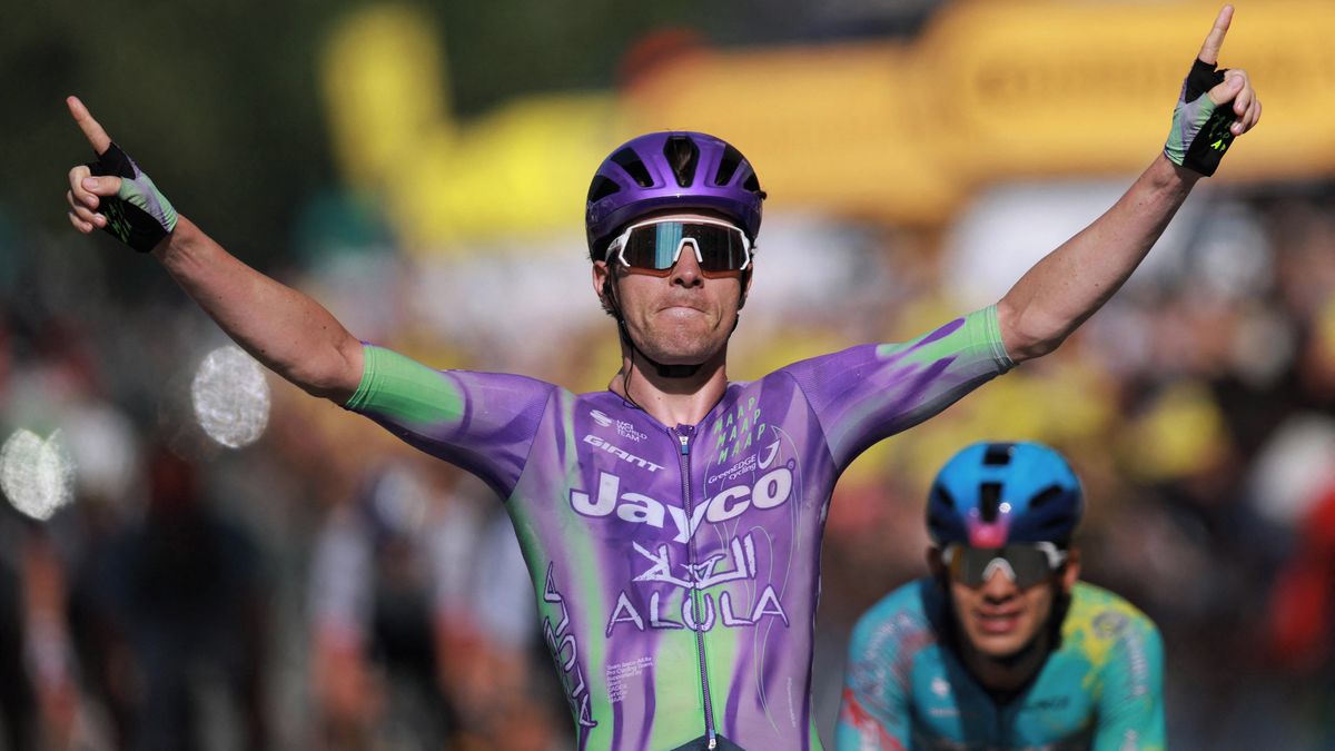 Strhující bitva v úniku, na Tour de France se dočkal Švýcar. Velký skok Pidcocka v průběžném pořadí